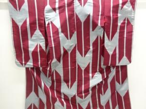 大正ロマン　矢羽根模様織り出し銘仙着物